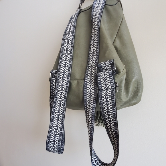 Atmosphere Vegan leather Backpack - Khaki colour with trendy traps contrast - Picture 7 of 13